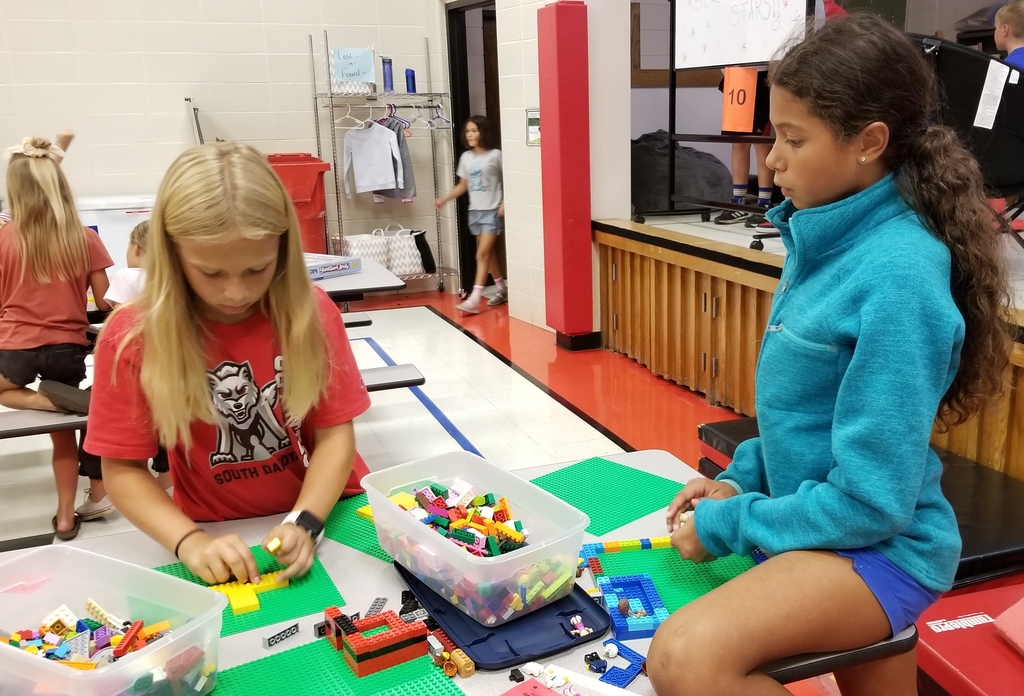 2 girls with legos