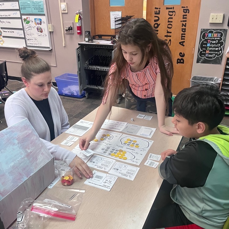Webster 5th graders learned about what happens in unbalanced ecosystems and how that can lead to an overabundance of algae and harmful algal blooms. 
