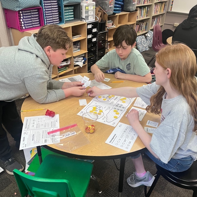 Webster 5th graders learned about what happens in unbalanced ecosystems and how that can lead to an overabundance of algae and harmful algal blooms.