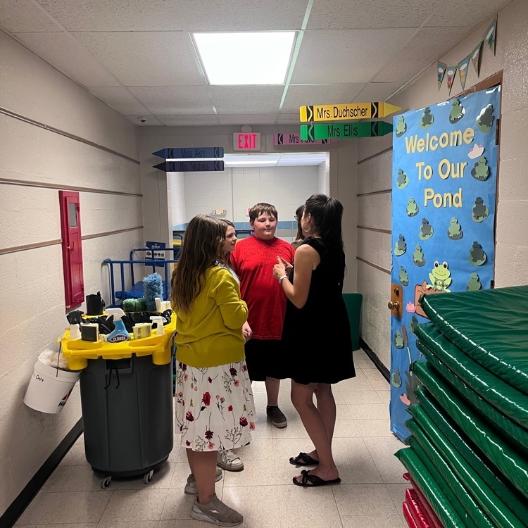 Saying goodbye to their junior kindergarten teacher! 